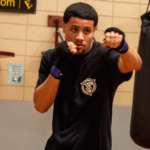 Rafael “Divino” Espinoza se luce en la capital previo a su tercera defensa